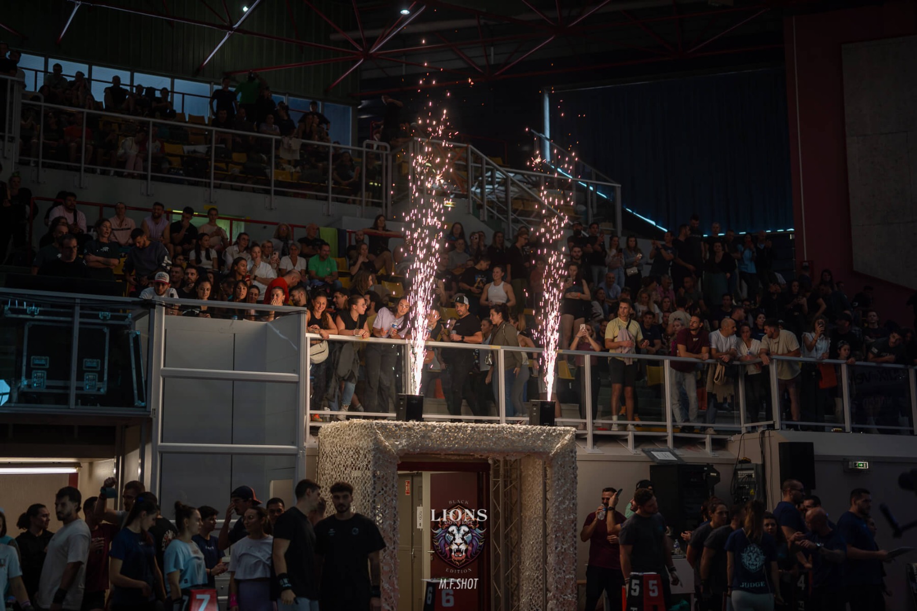 Machines à étincelles pour marquer un moment clé de la compétition sportive LIONS CONTEST